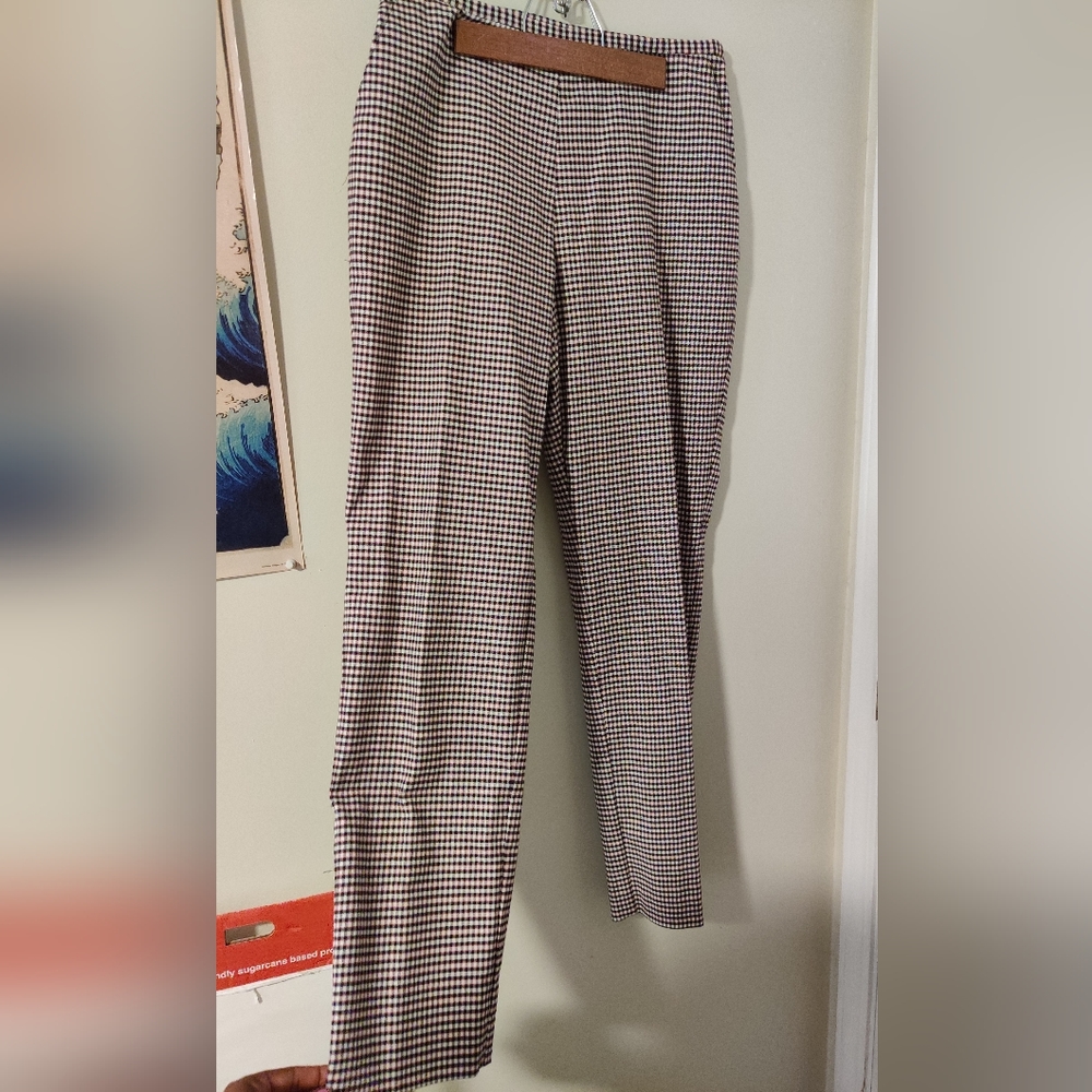 Cutter and Buck Women's Red, Black, and White Checkered Cropped Pants, size 8